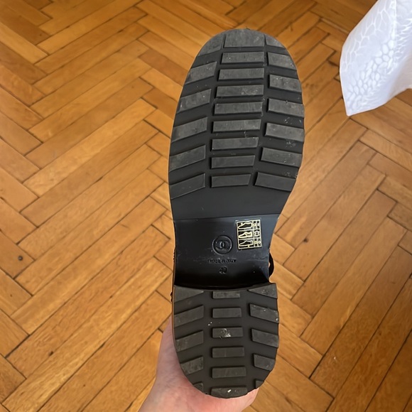 COPY - NEW Chanel Black Shiny Calfskin Velvet Pearl Combat Boots. Size 40 - Picture 5 of 5